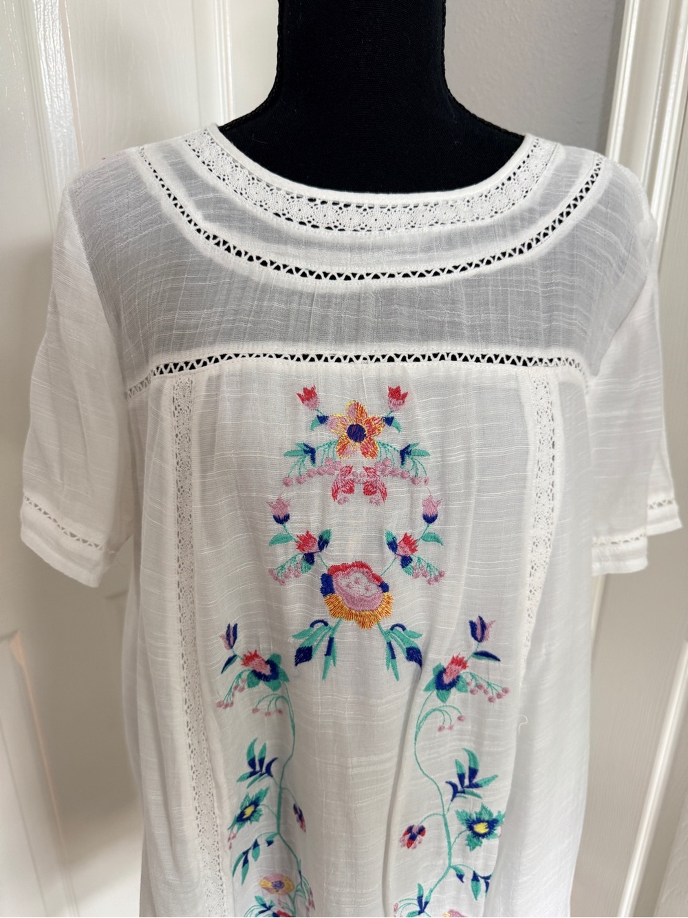 Umgee White Midi Dress with Multicolor Floral Embroidery - Picture 3 of 11